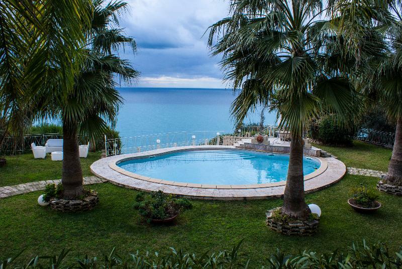 CapoSperone Resort Palmi Esterno foto